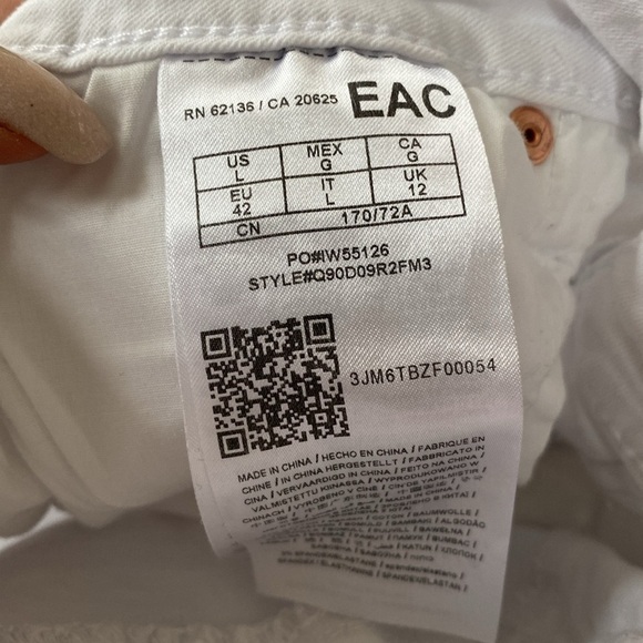 💚 Guess | White Denim Mini Skirt - distressed - Large - Picture 3 of 5